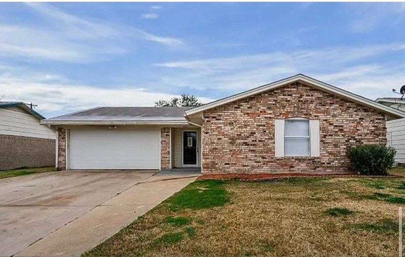 Forney House: 423 Southlake Dr