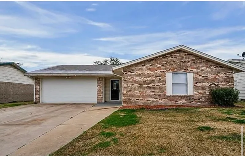 Forney House: 423 Southlake Dr