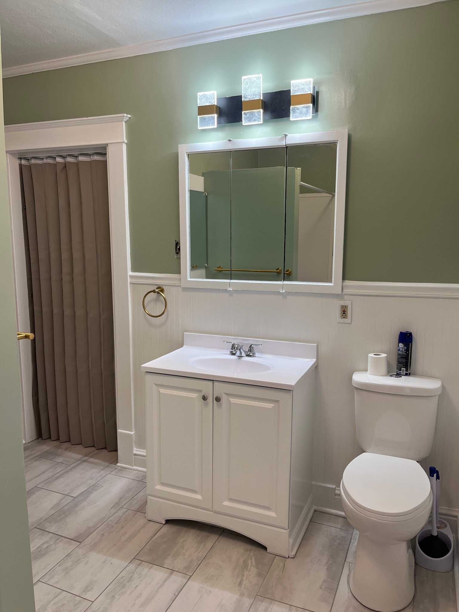 Lansing Multiplex: 902 1/2 Chicago Ave