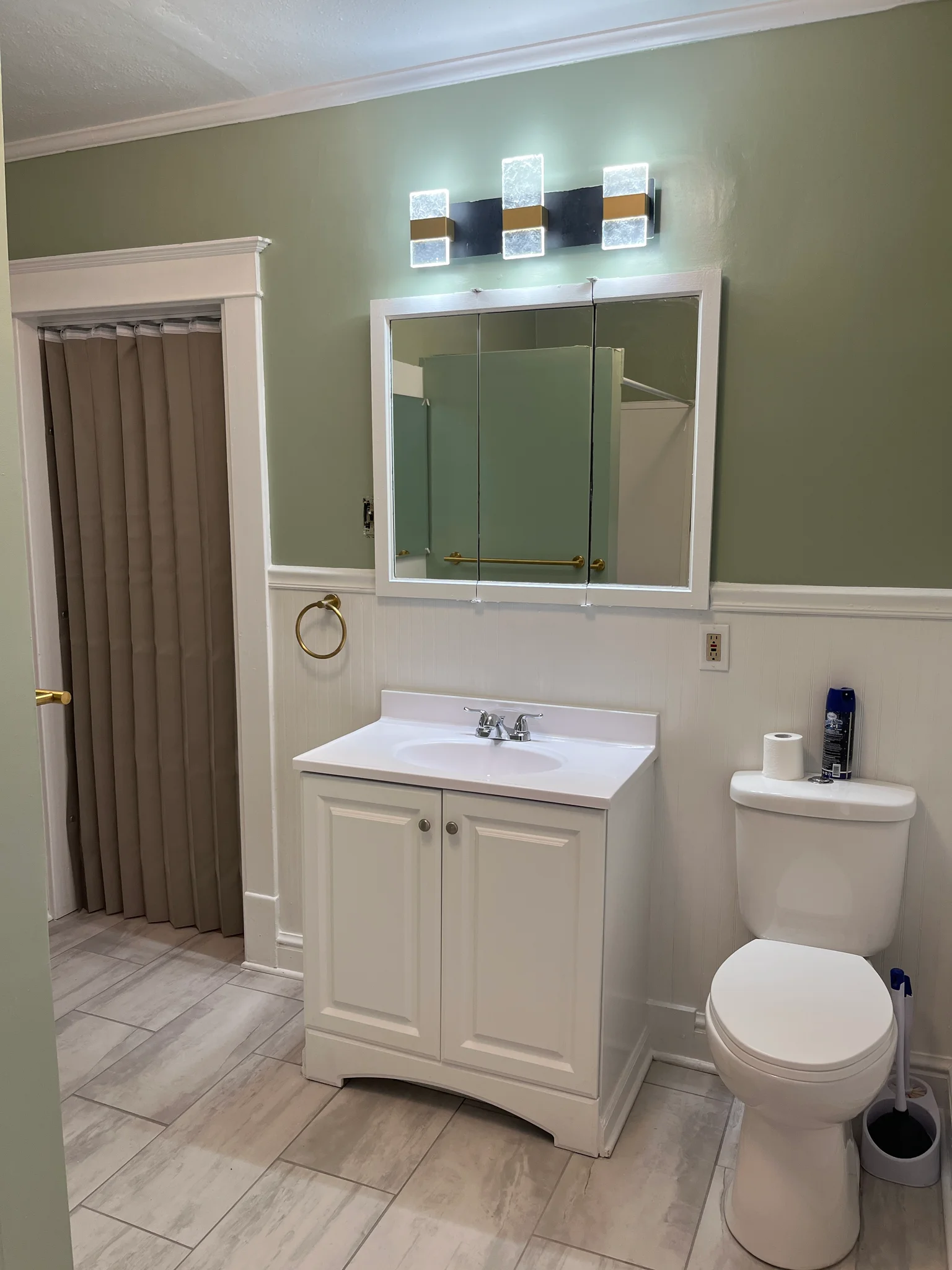 Lansing Multiplex: 902 1/2 Chicago Ave