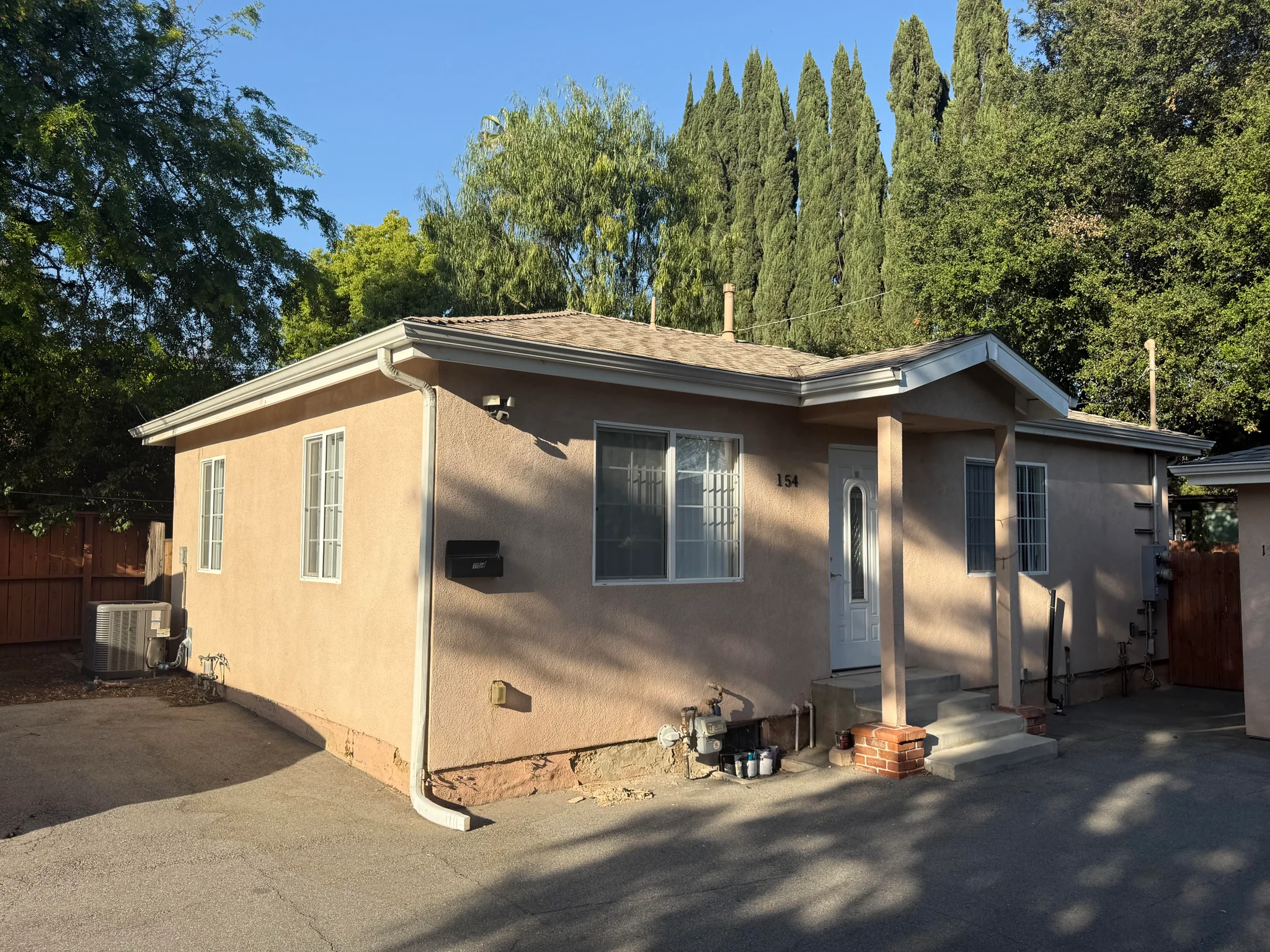 Pasadena House: 154 S Grand Oaks Ave