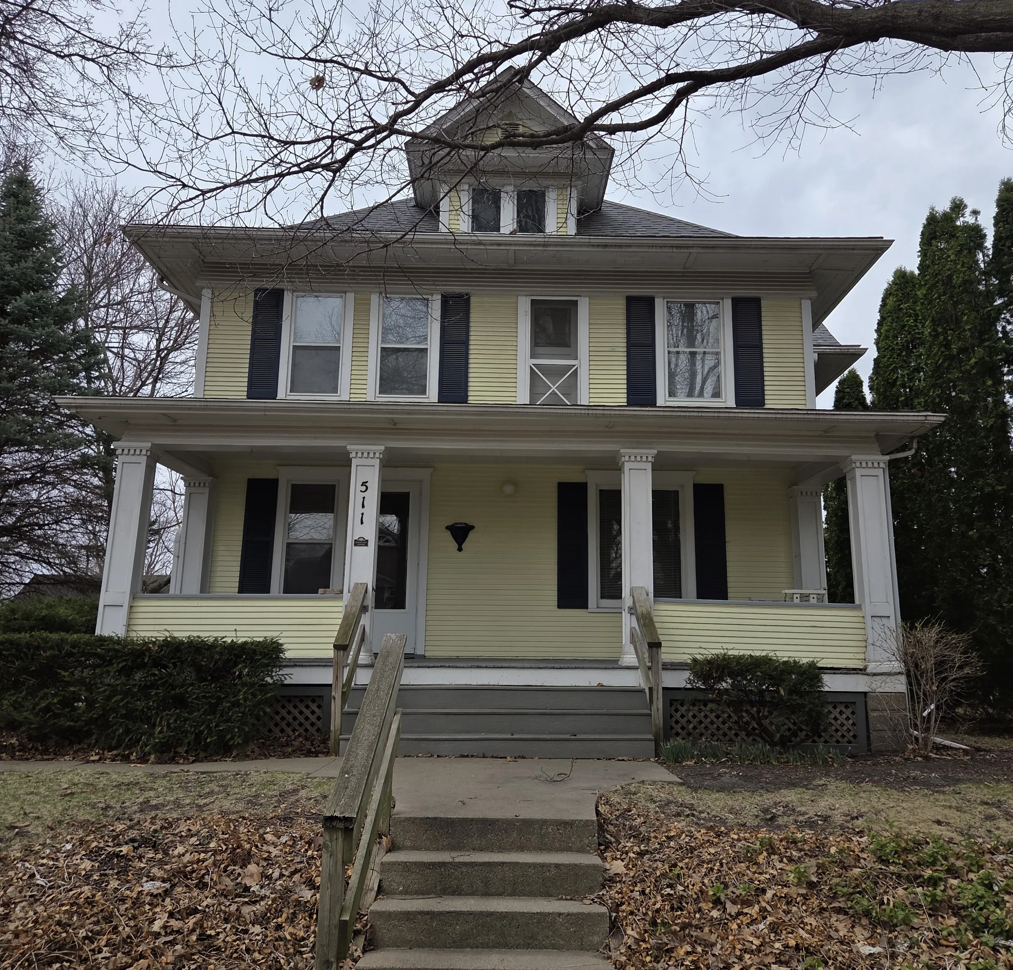 Pella House: 511 W 1st St