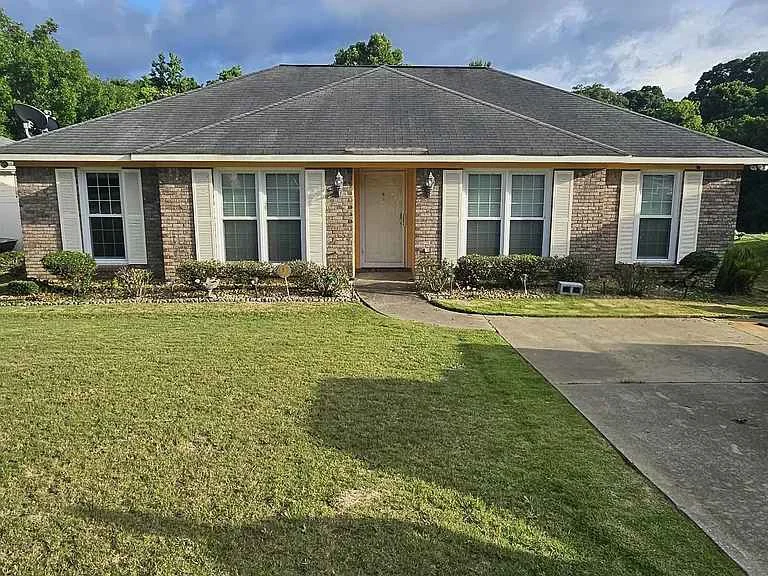 Columbus House: 5214 Kingsberry St