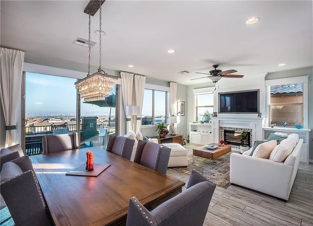 Las Vegas House: 456 Astillero St