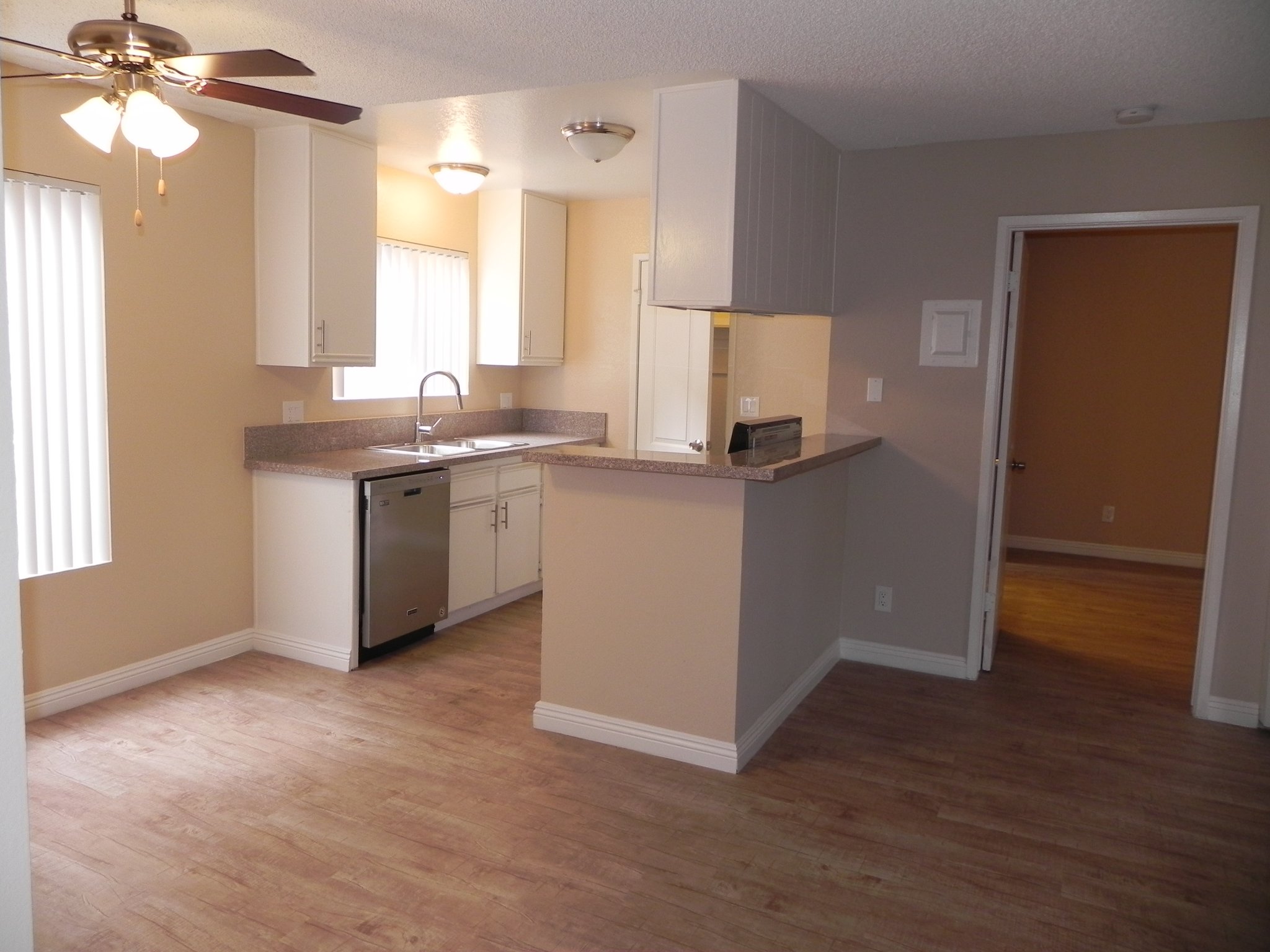 Garden Grove Apartment: 8602 Chapman Ave