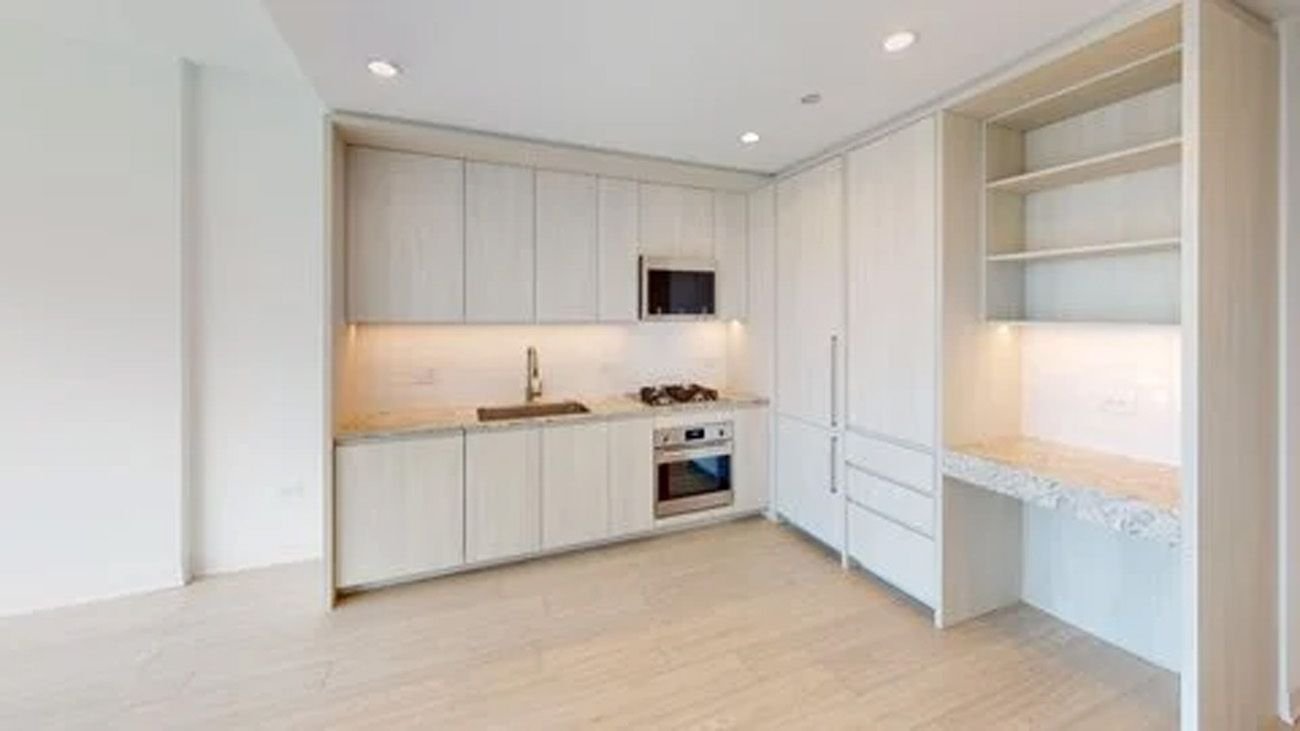 Chicago Apartment: 353 N Halstead