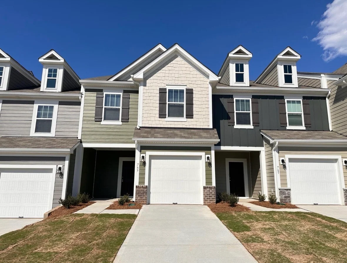 Concord Townhome: 763 Earhart St