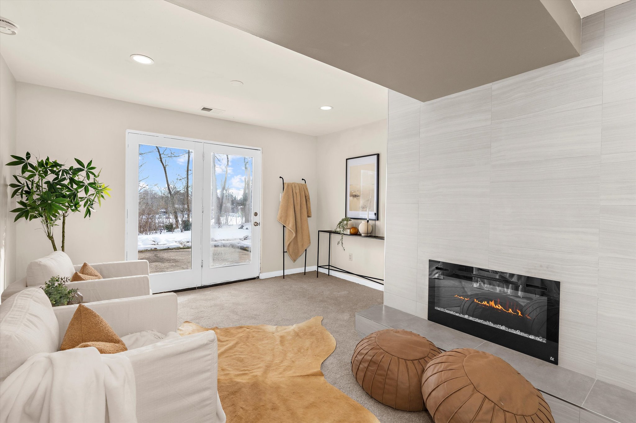 Columbia House: 10747 Evening Wind Court