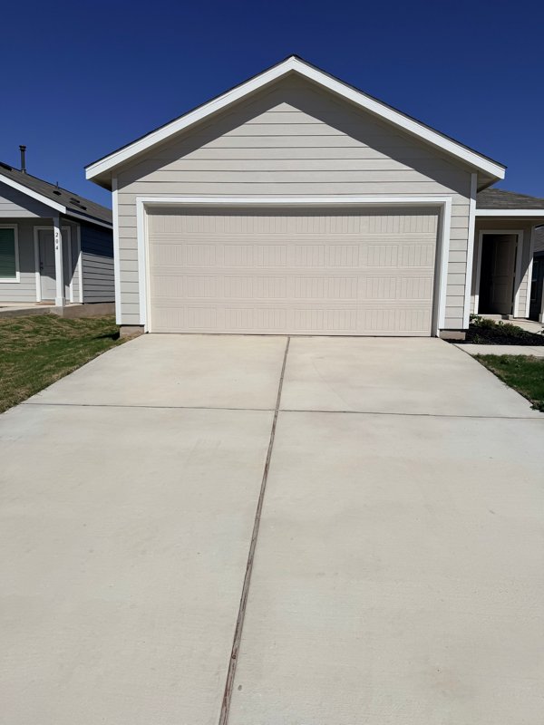 Hutto House: 208 Skyfire St