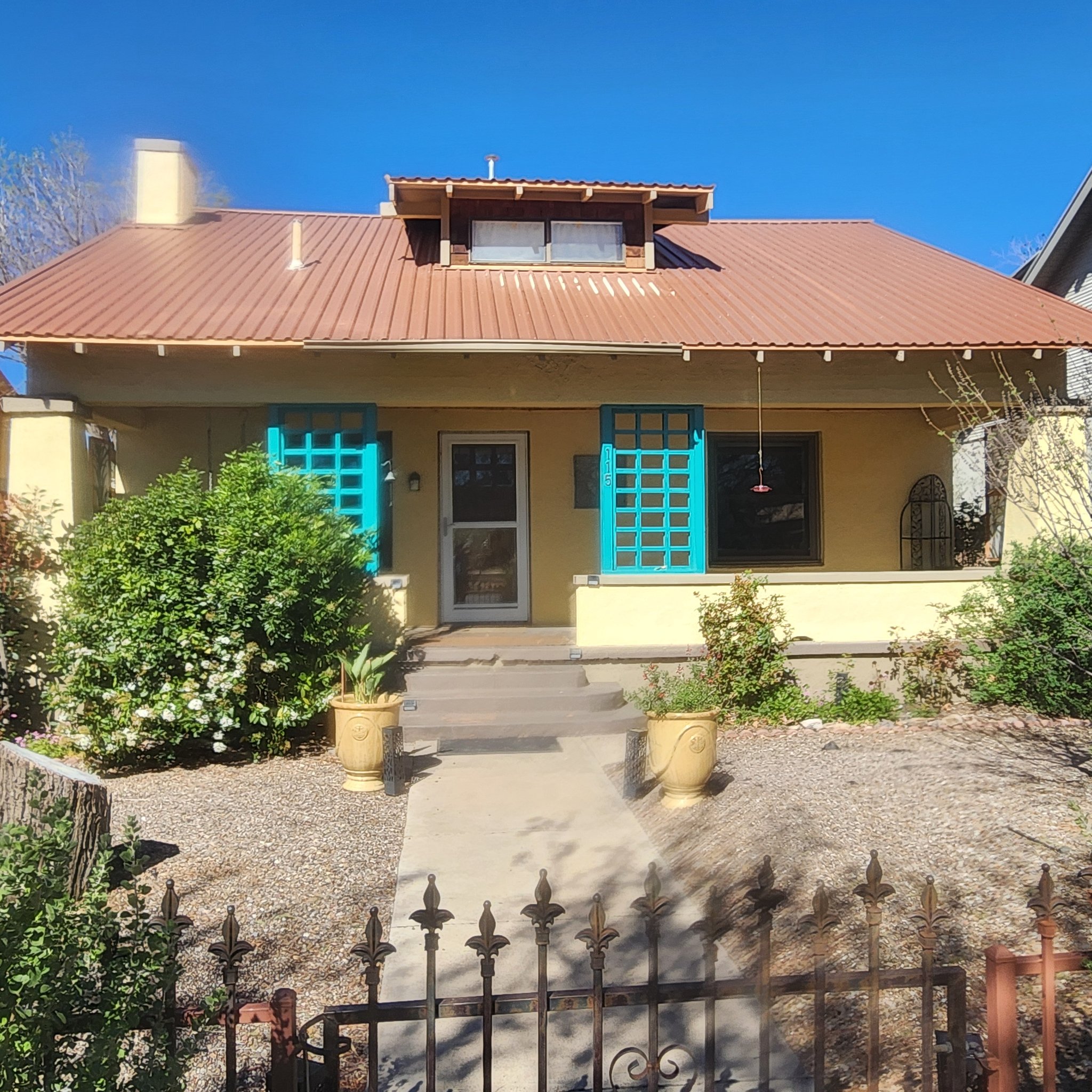 Bisbee House: 115 W Vista St.