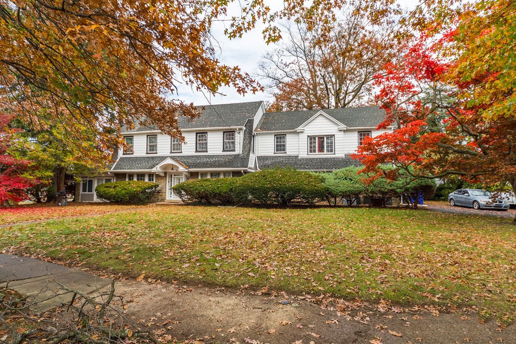 CHELTENHAM House: 817 ASHBOURNE ROAD