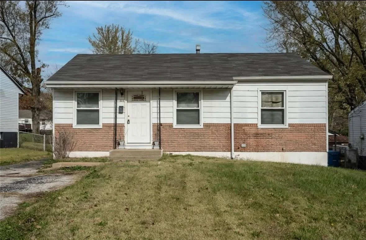 Saint Louis House: 325 Caithness Rd