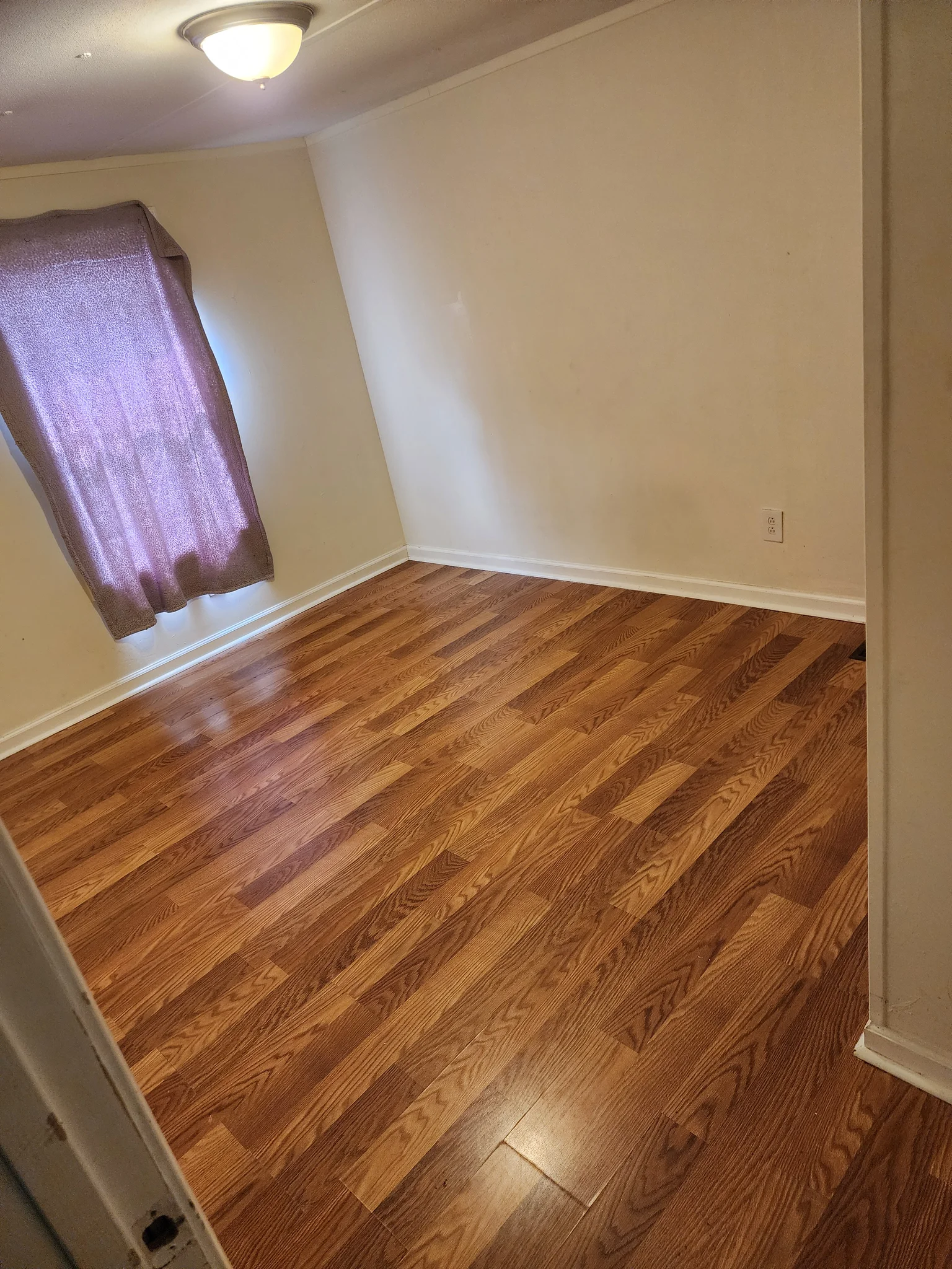 Commerce House: 581 Ila Rd