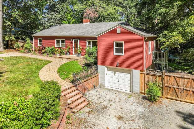 Fairfax House: 10710 Rosehaven St