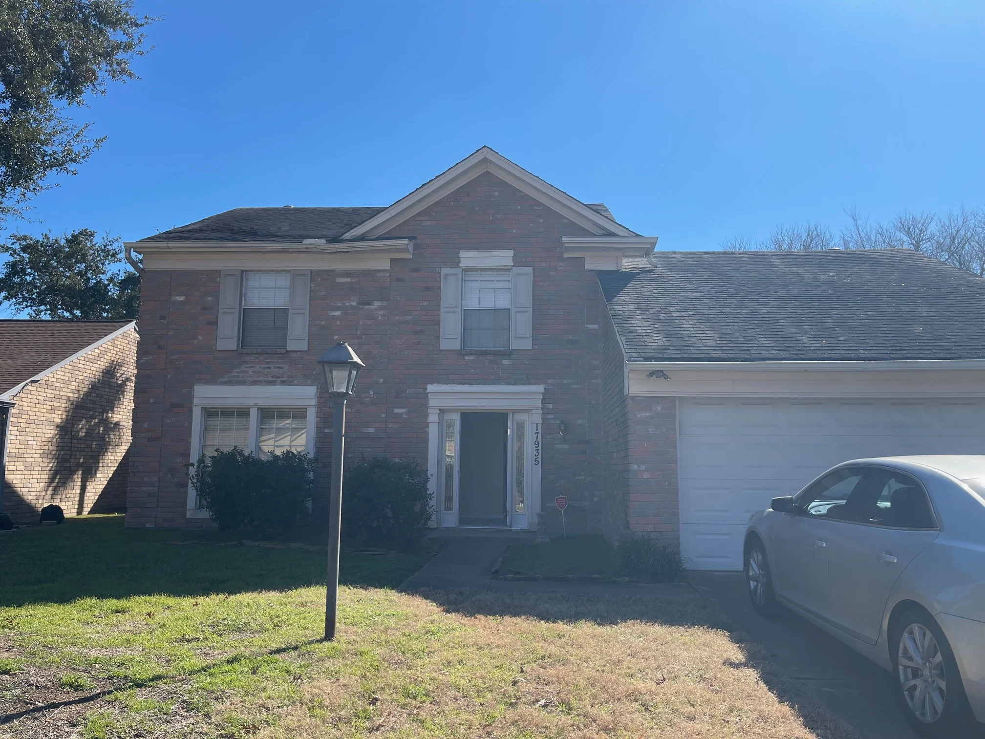 Houston House: 17935 Great Glen Drive