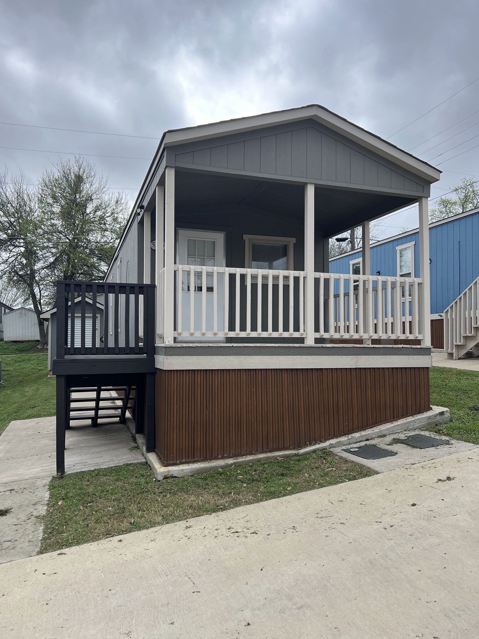 Irving Townhome: 5214 Guthrie St