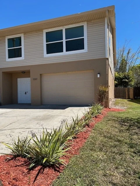 Dunedin Townhome: 2005 McMullen Ave.