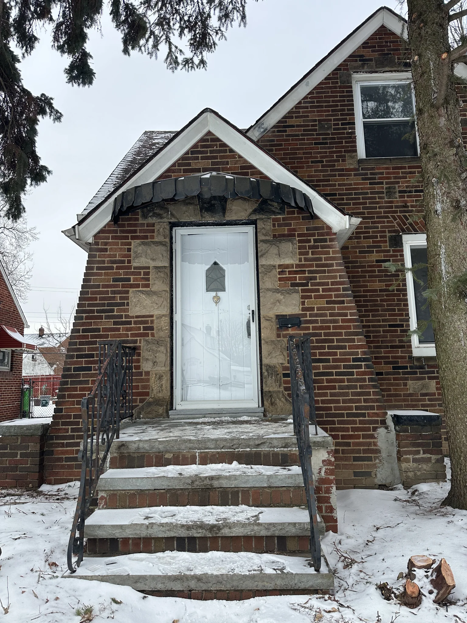 Euclid House: 375 E 214th St