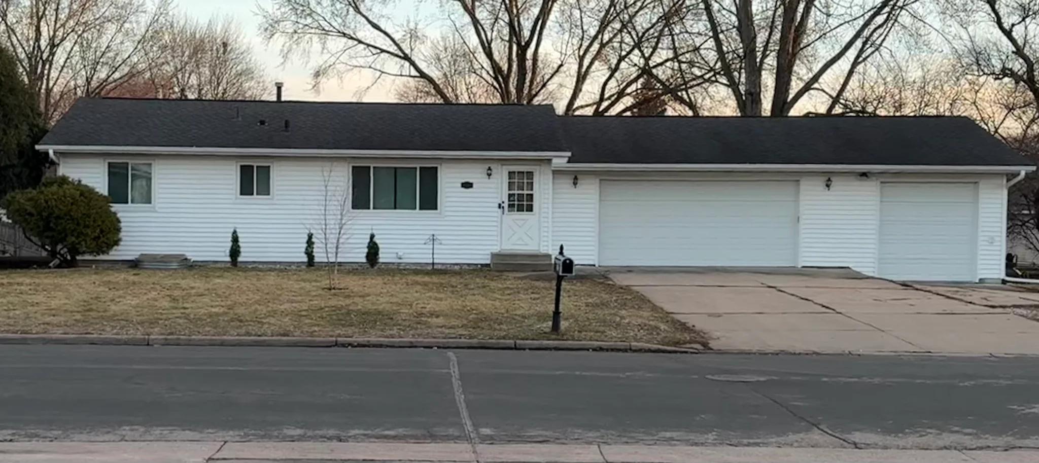 Saint Paul House: 1932 Carnelian Ln