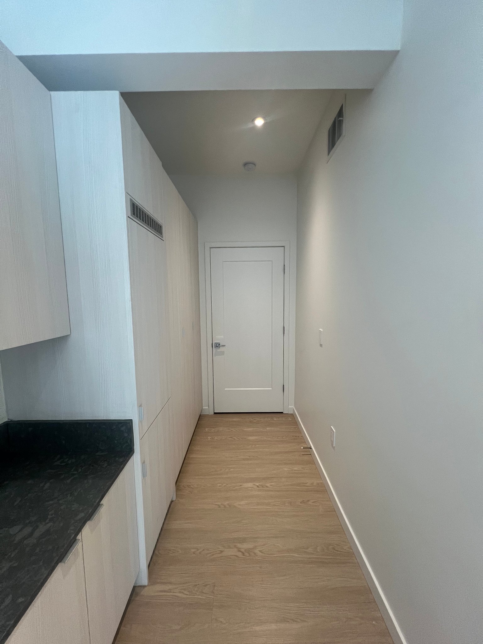 Los Angeles Apartment: 1901 Overland Avenue