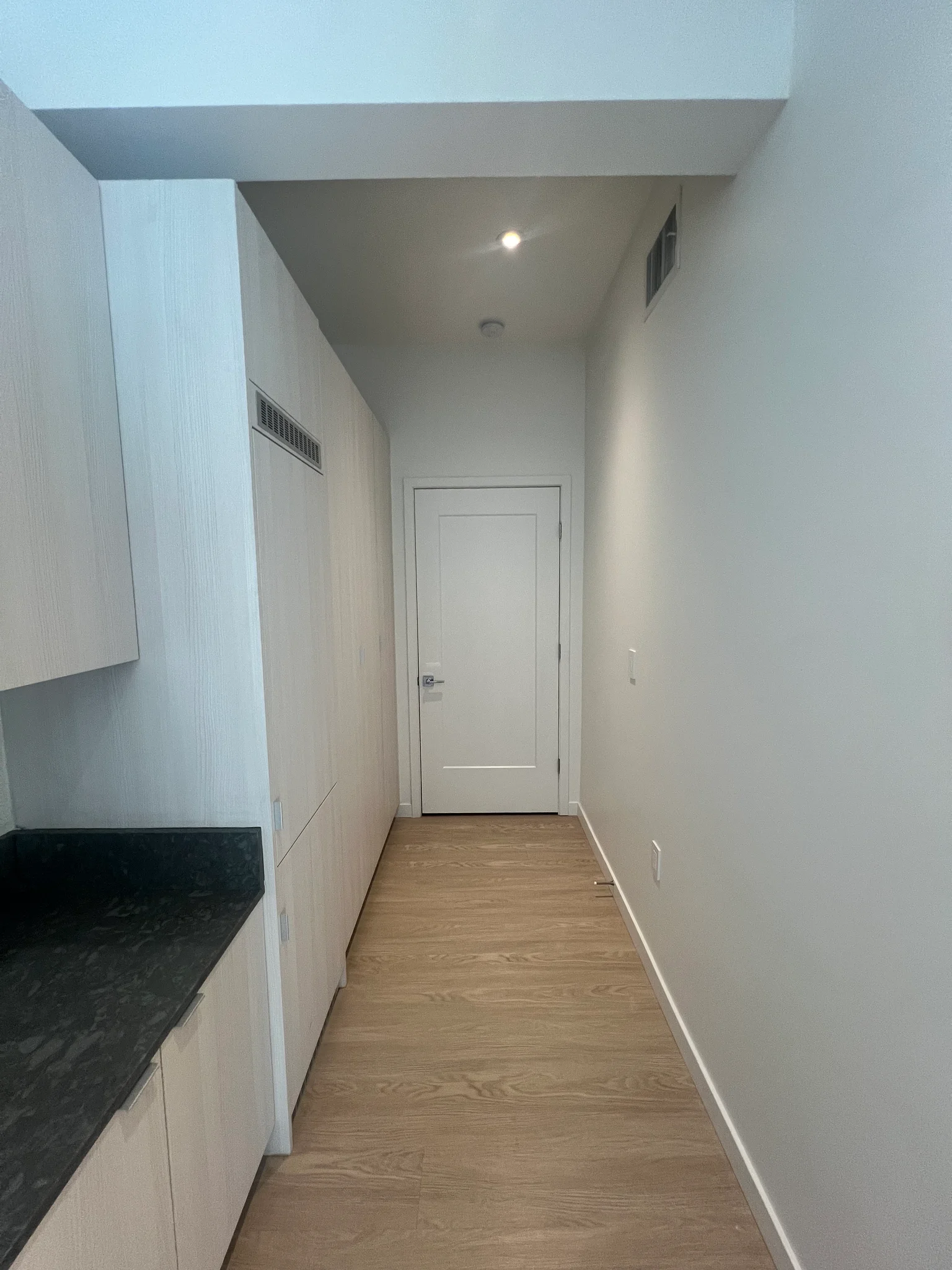 Los Angeles Apartment: 1901 Overland Avenue