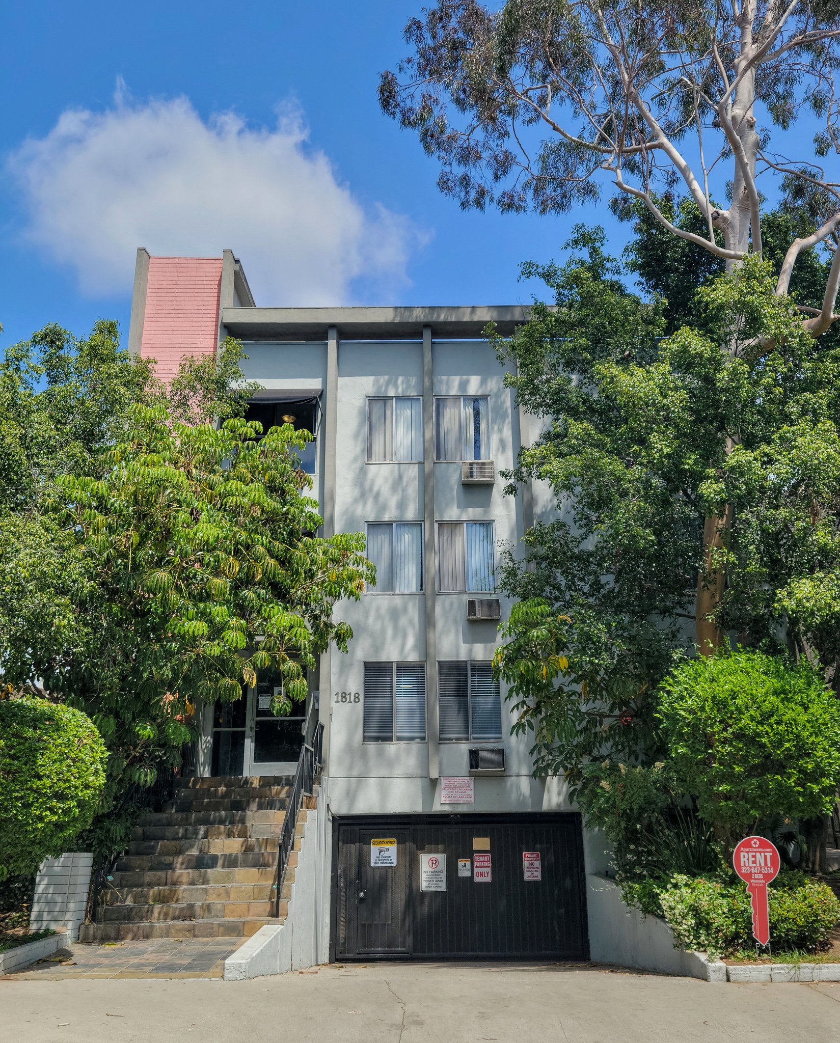 Los Angeles Apartment: 1818 N New Hampshire Ave