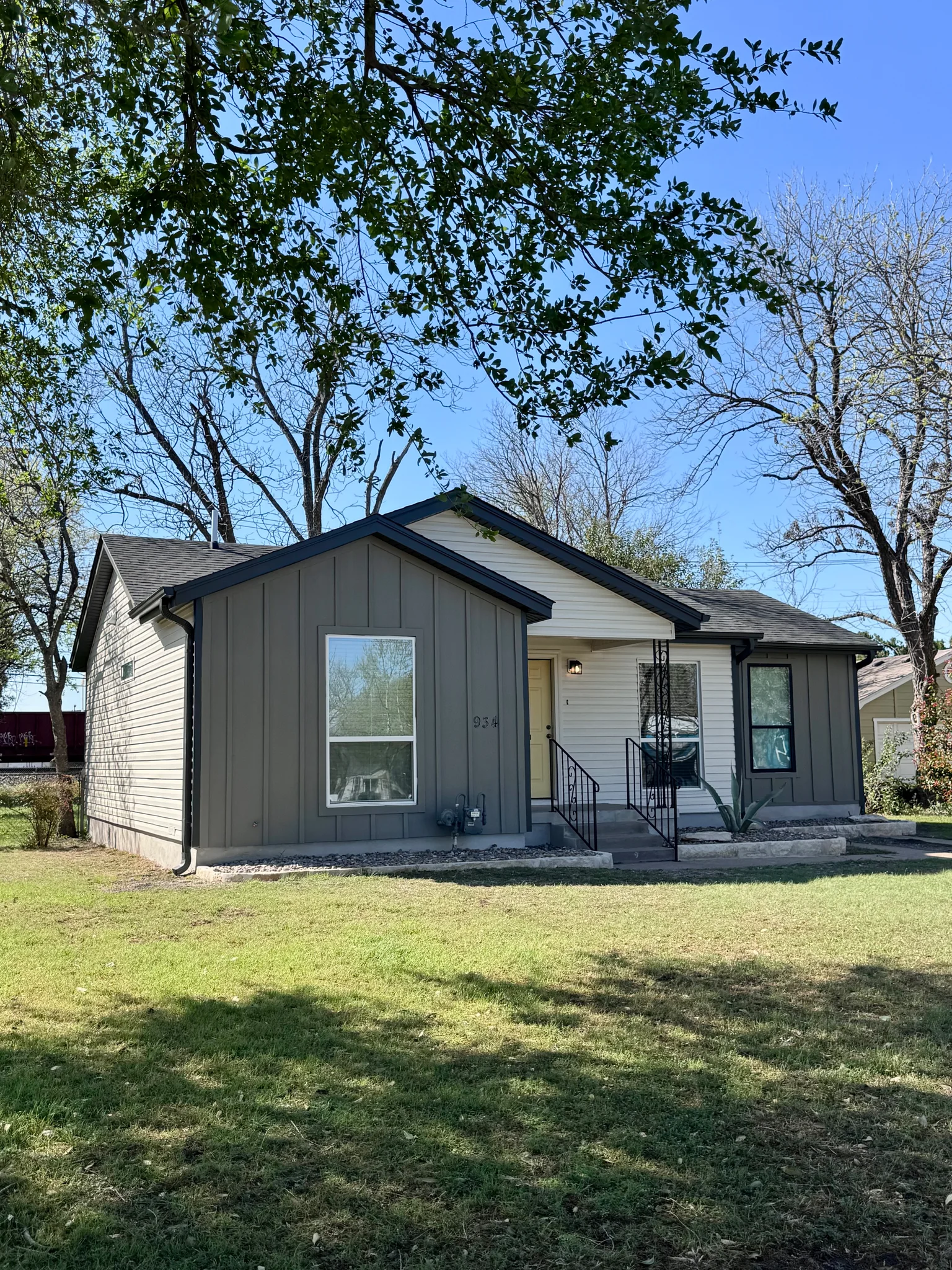 Temple House: 934 Erath Dr