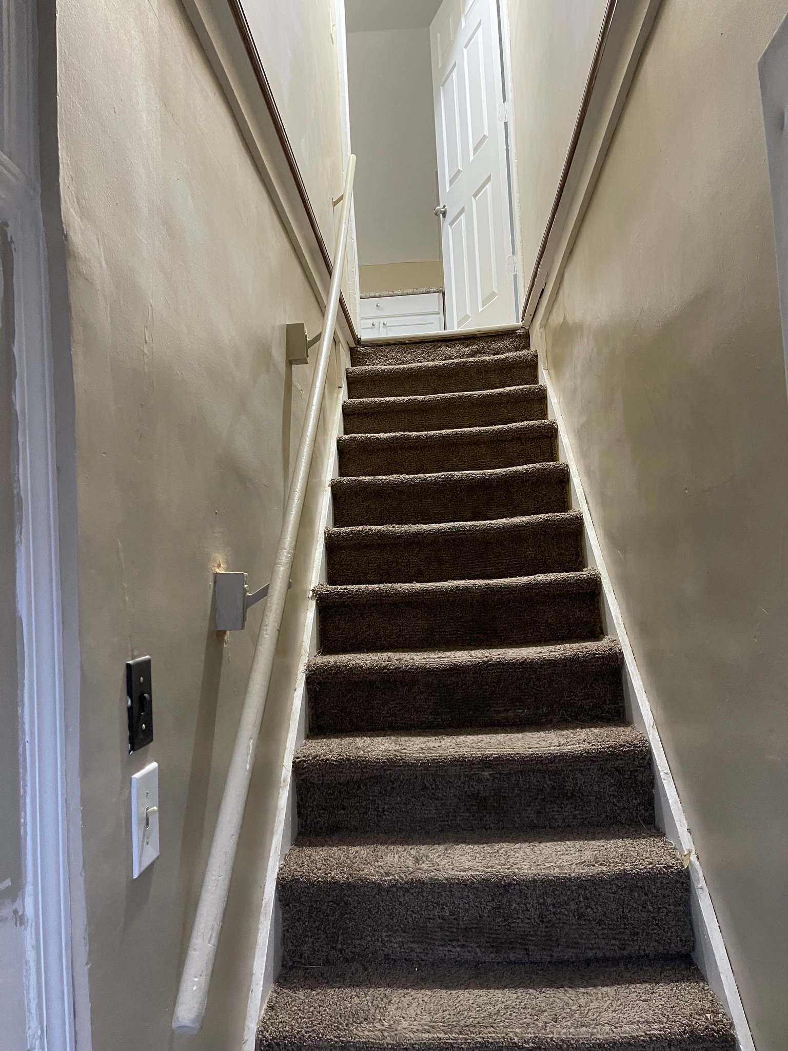 Hobart Apartment: 1100 Lincoln St