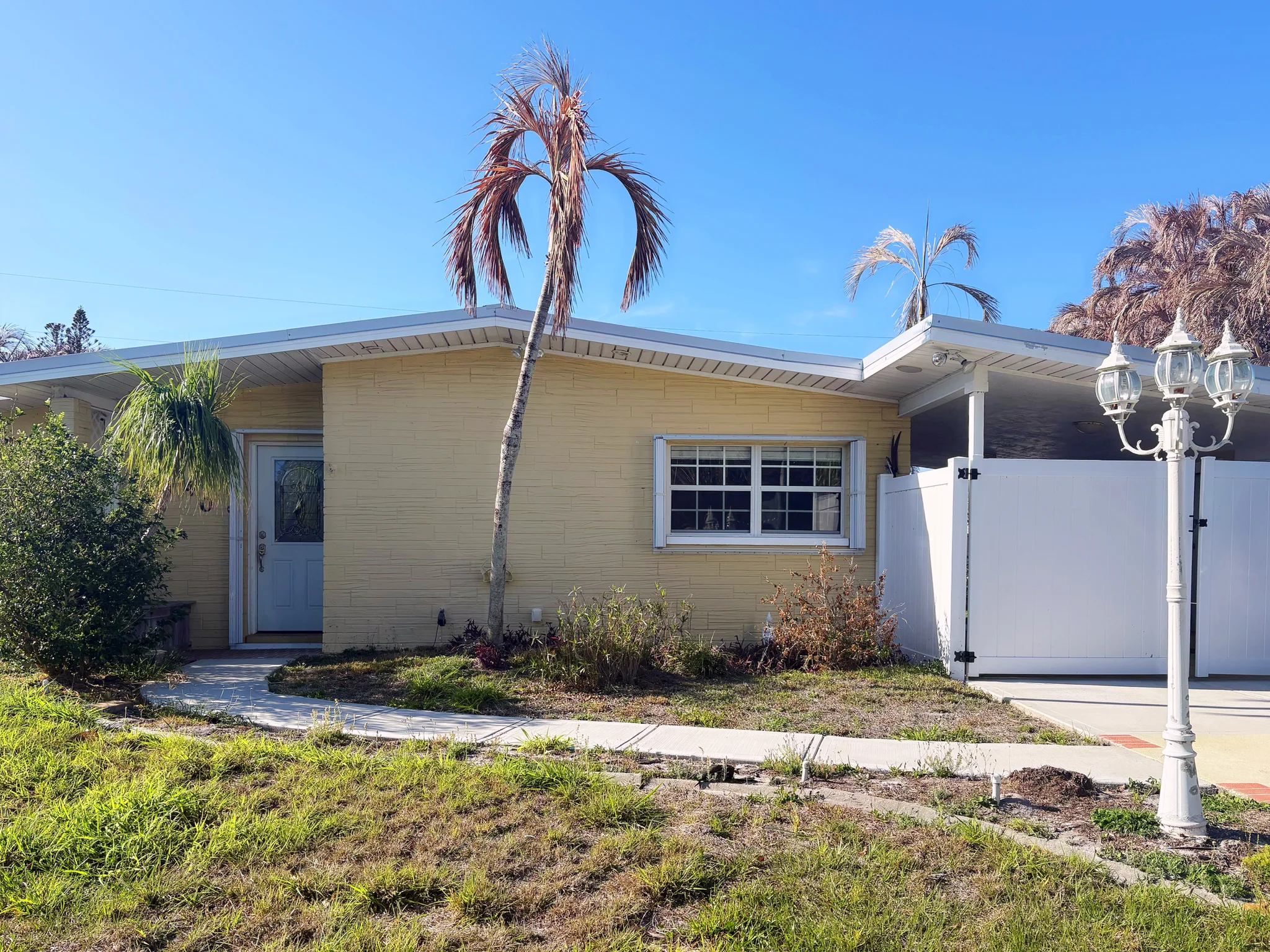 Merritt Island House: 340 Carrousel Ct