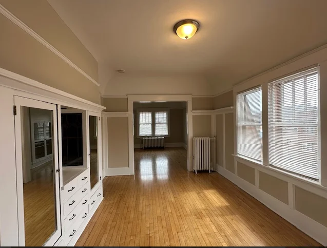 Milwaukee Apartment: 1704 E Locust St