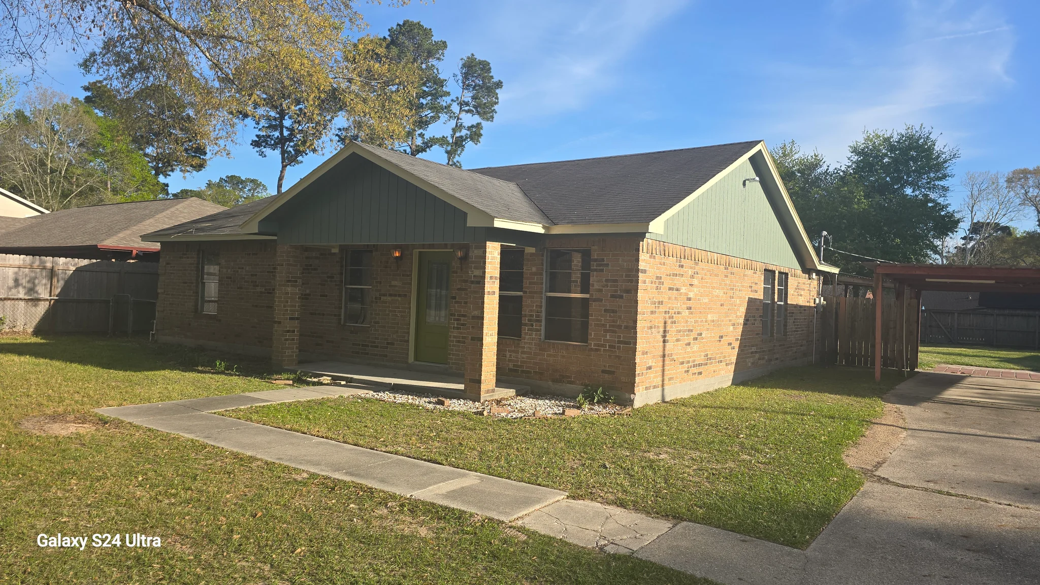 New Caney House: 22744 Keith Dr