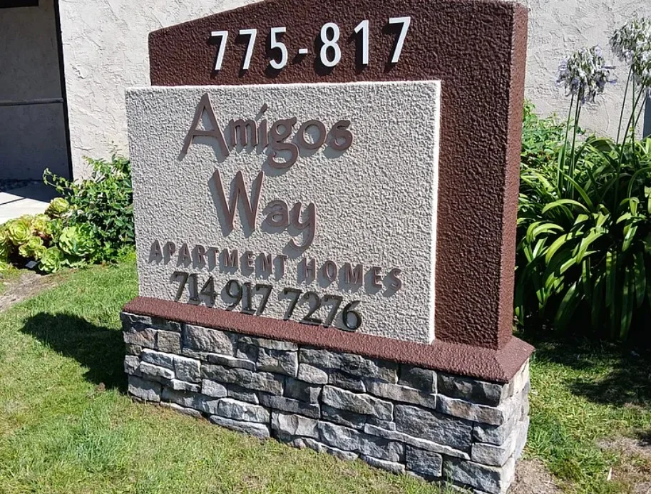 Newport Beach Townhome: 781 Amigos Way