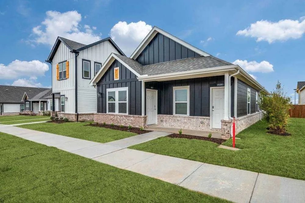 Fort Worth Townhome: 1127 Eloise Dr