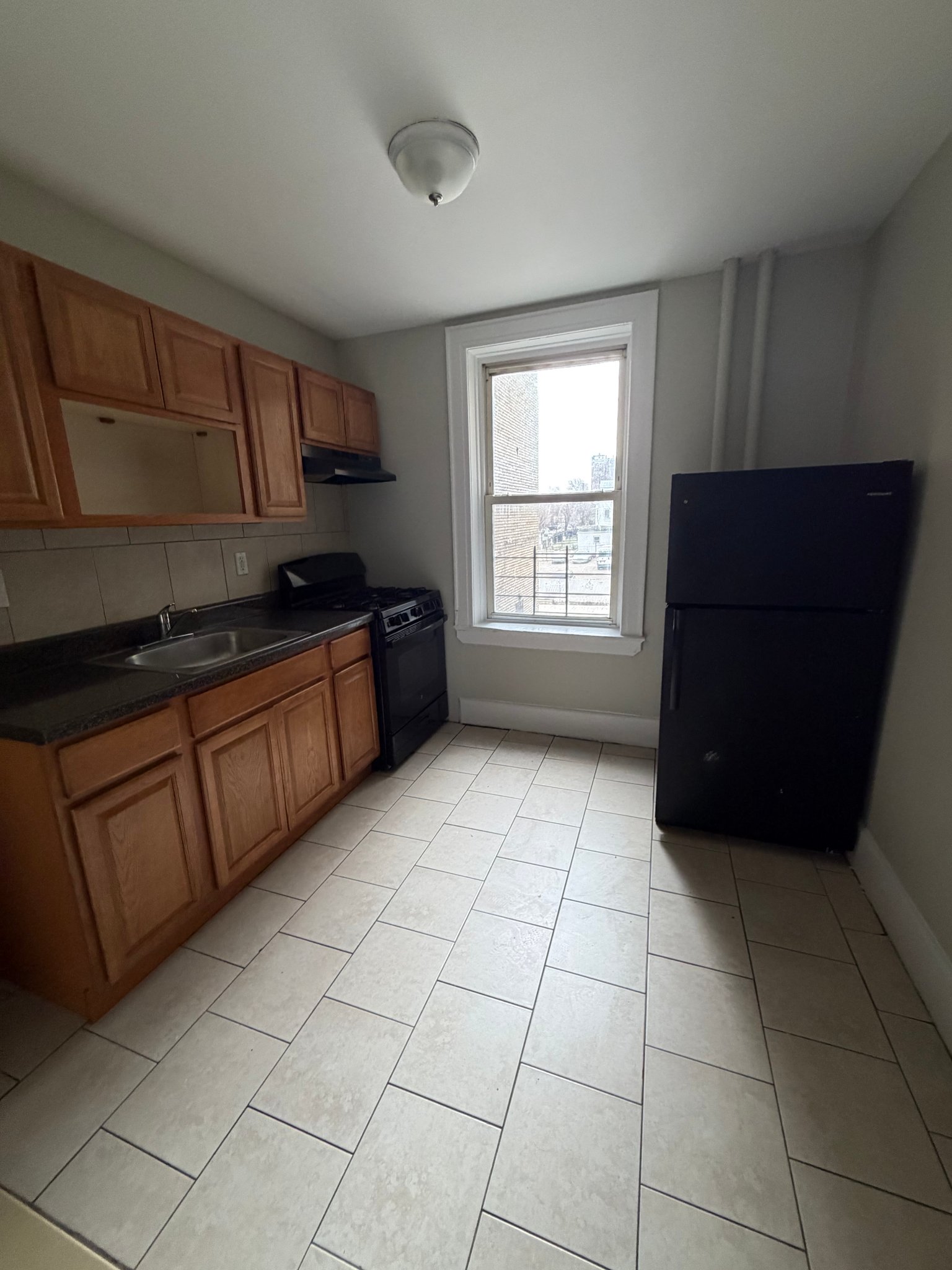 Newark Apartment: 196 Roseville Ave