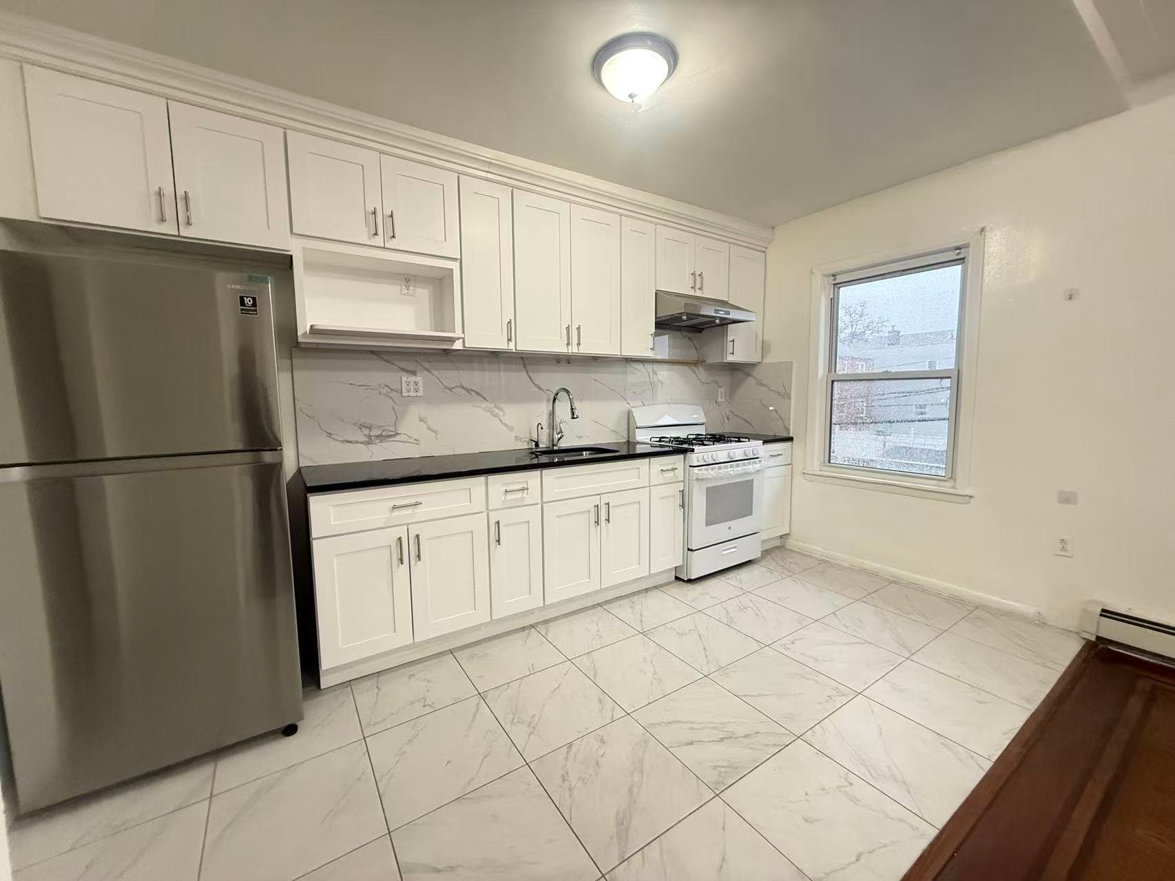 Bronx Townhome: 2889 E 195th St