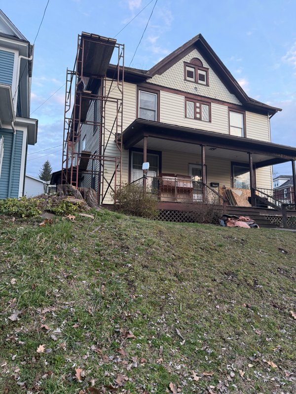 Oil City House: 815 W 1st St