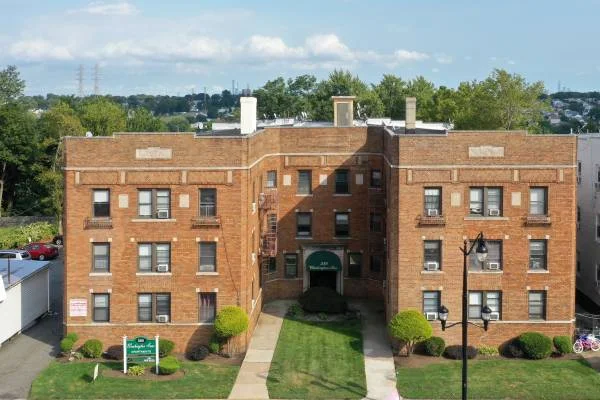 Belleville Apartment: 580 Washington Avenue