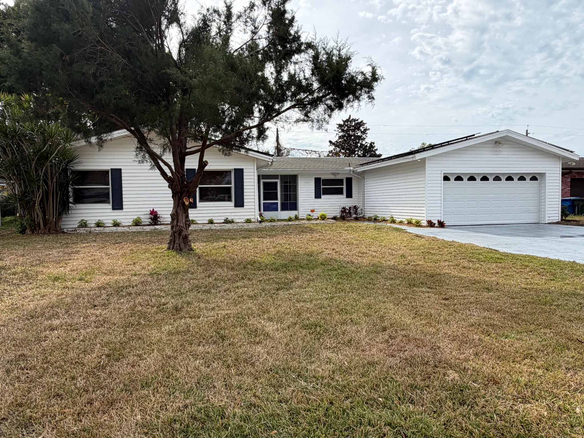 Largo House: 2516 Roberta St