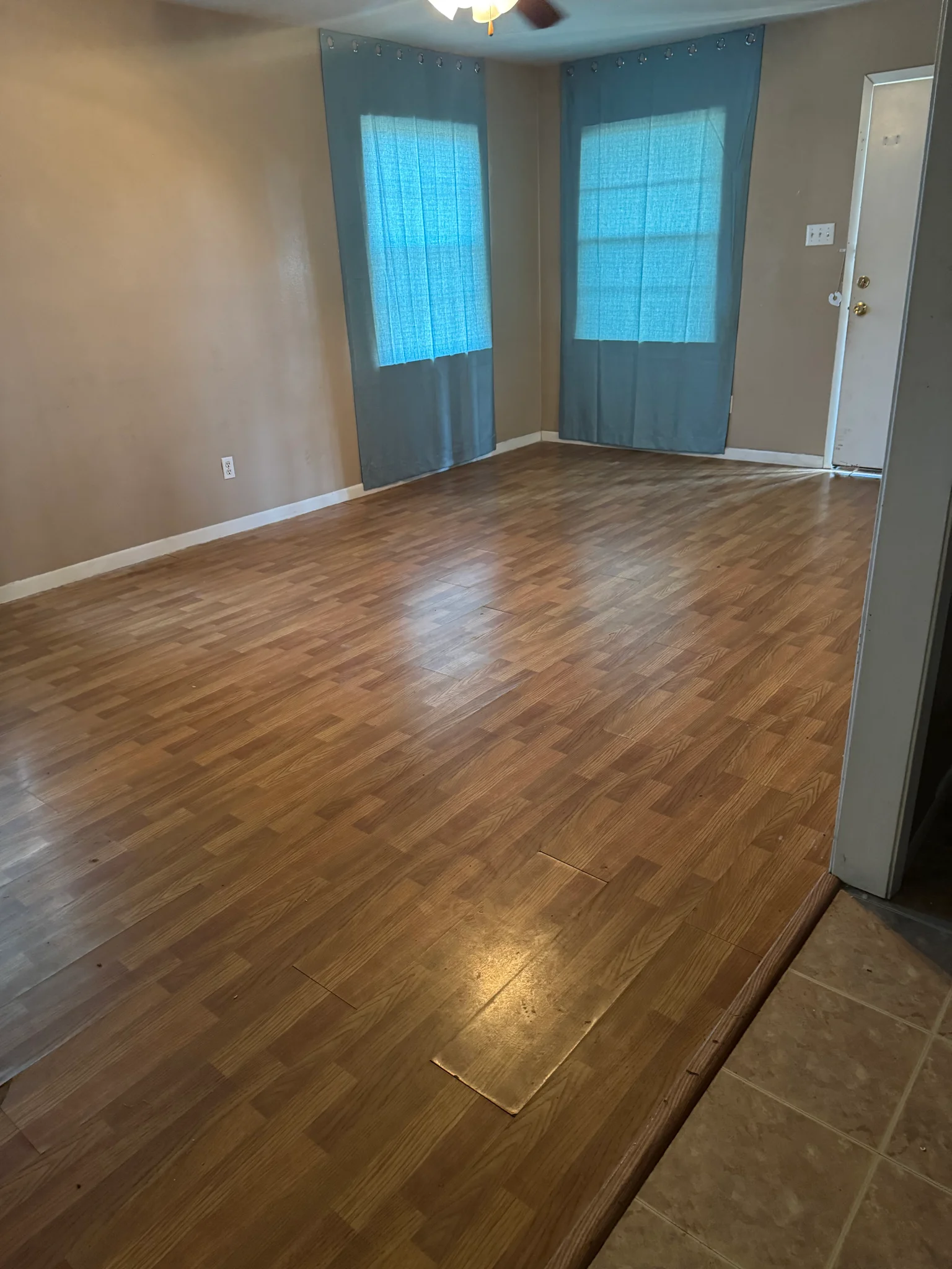 Paris Apartment: 750 bonham st