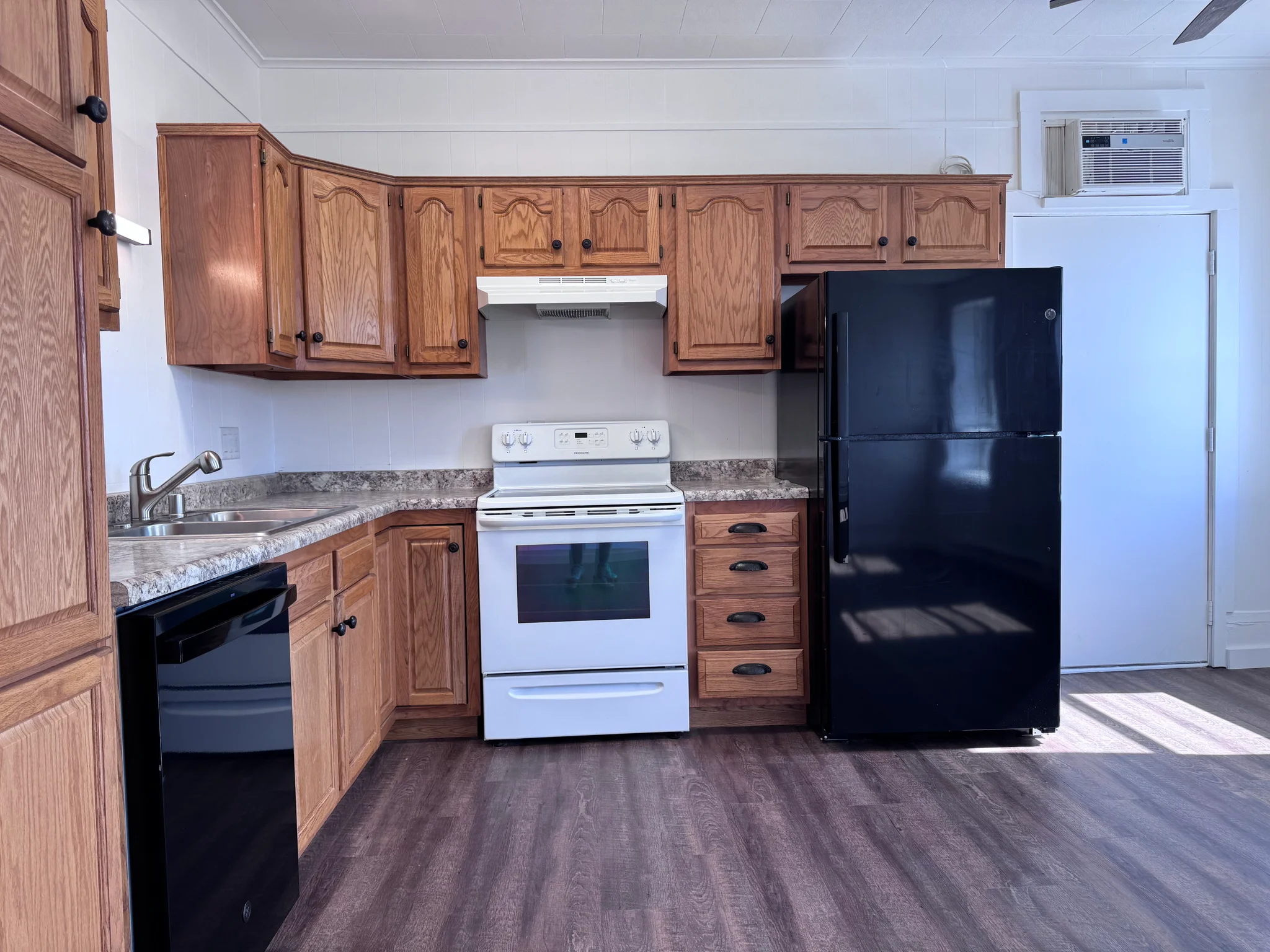 Mauston House: 135 1/2 E State St. UPPER