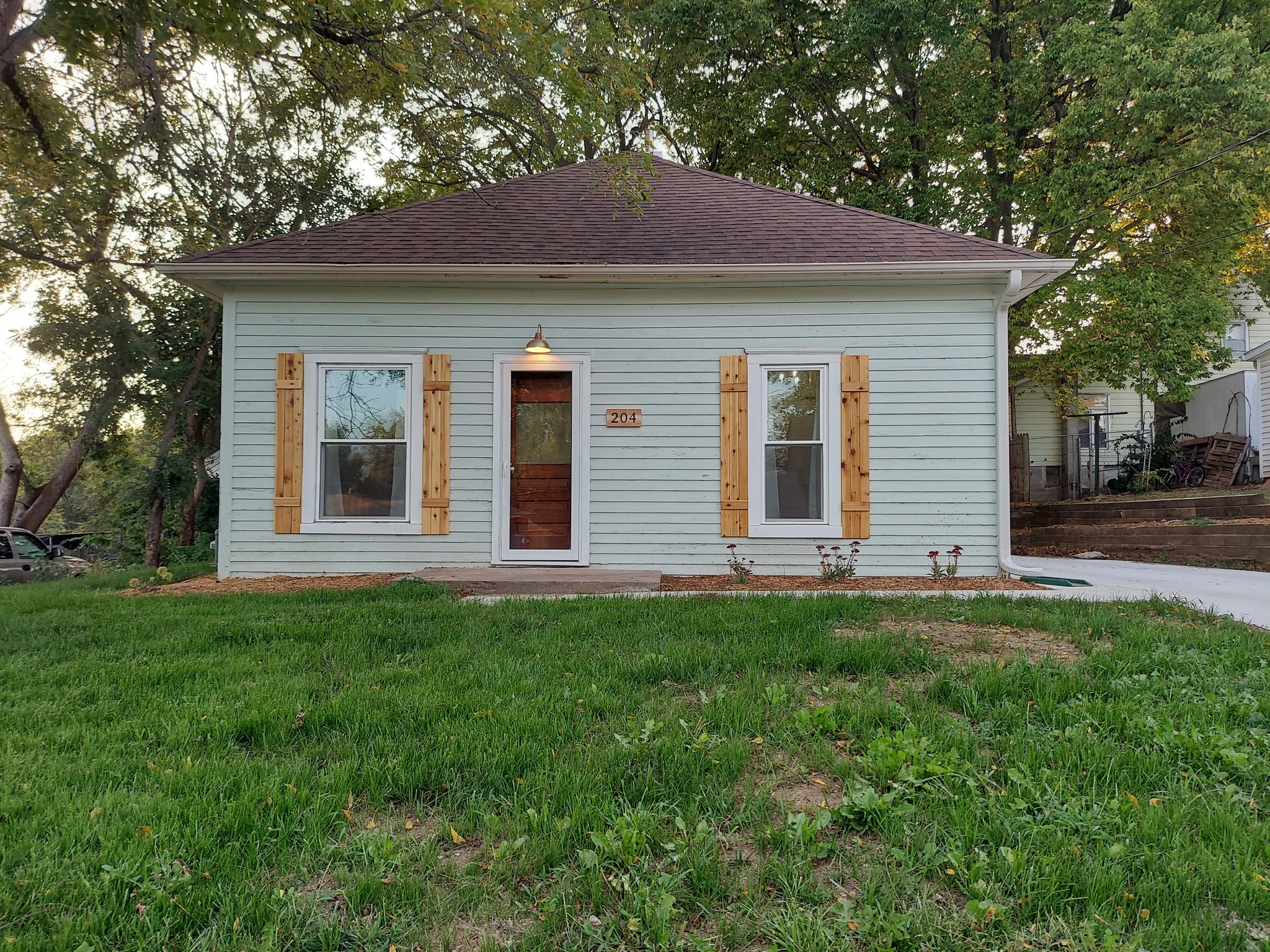 Glenwood House: 204 S Hazel St