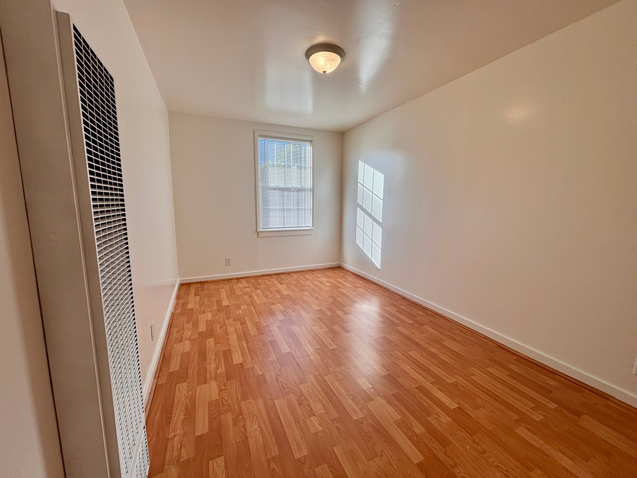 Oakland Apartment: 1408 21st Ave #102