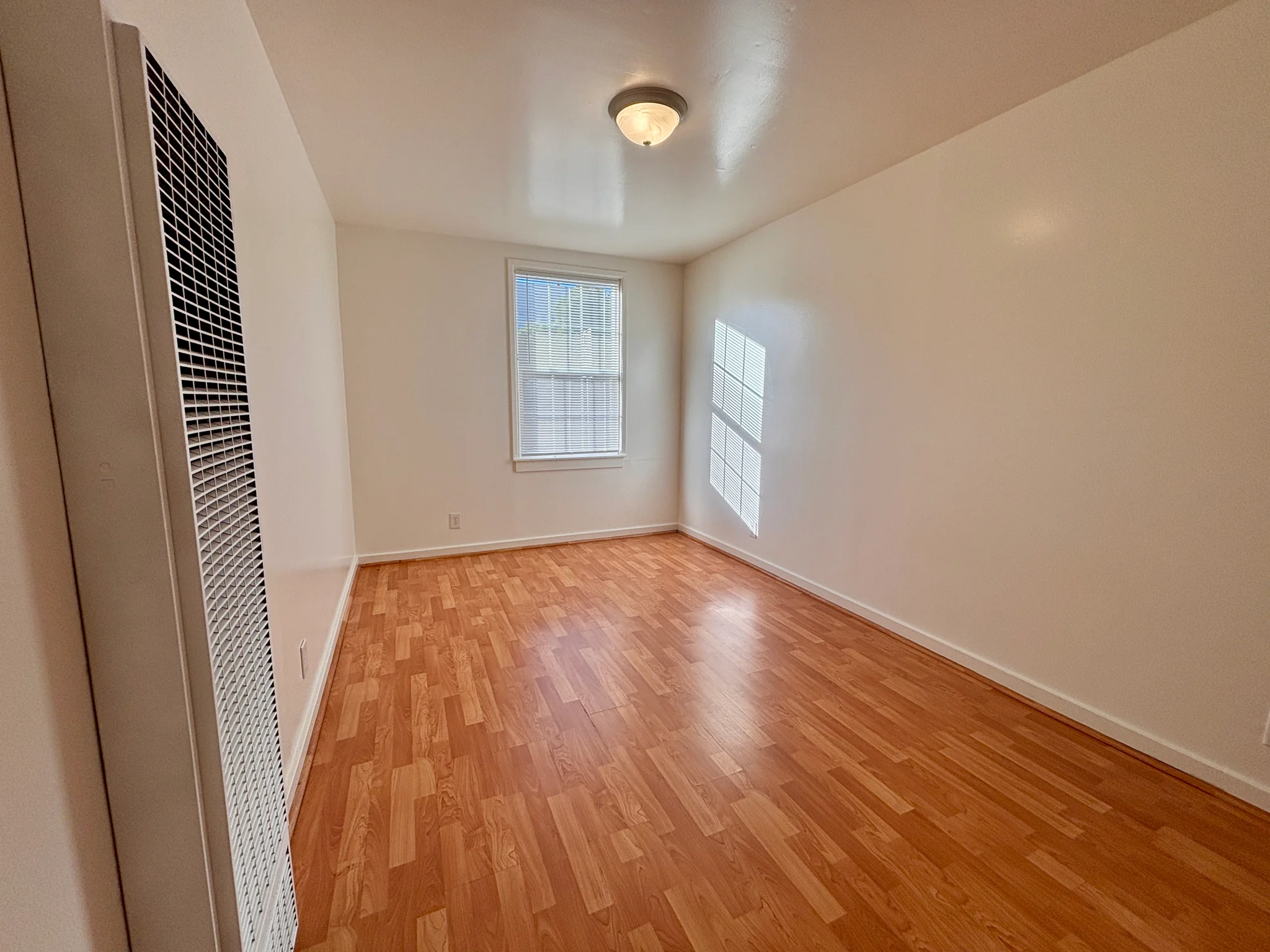 Oakland Apartment: 1408 21st Ave #102