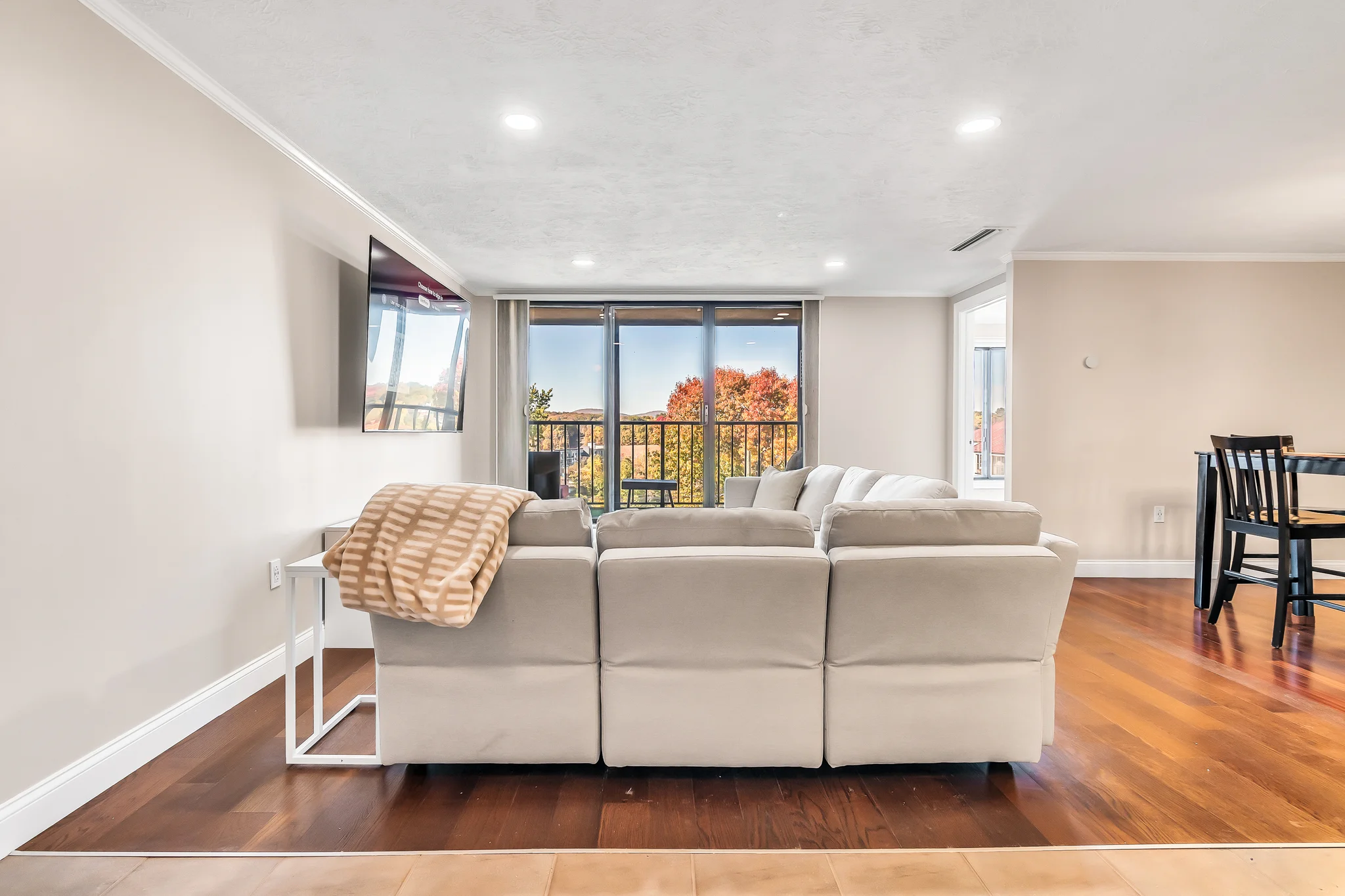 Manchester Condo: 55 River Rd