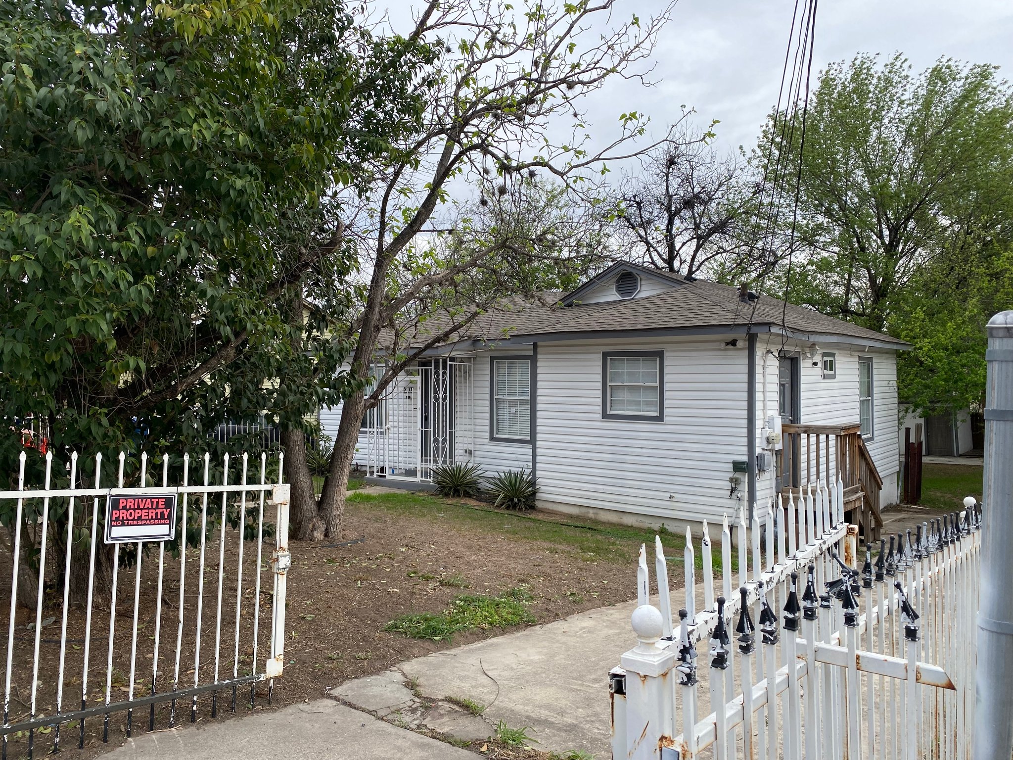 San Antonio House: 2118 Burnet