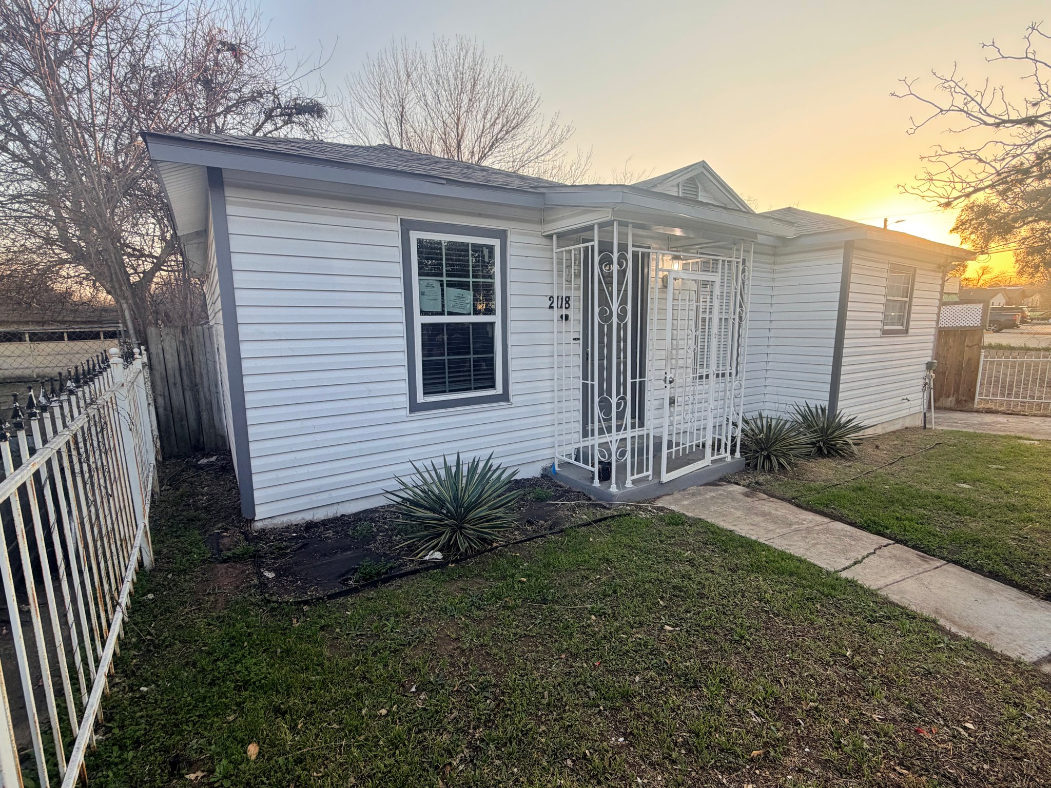 San Antonio House: 2118 Burnet