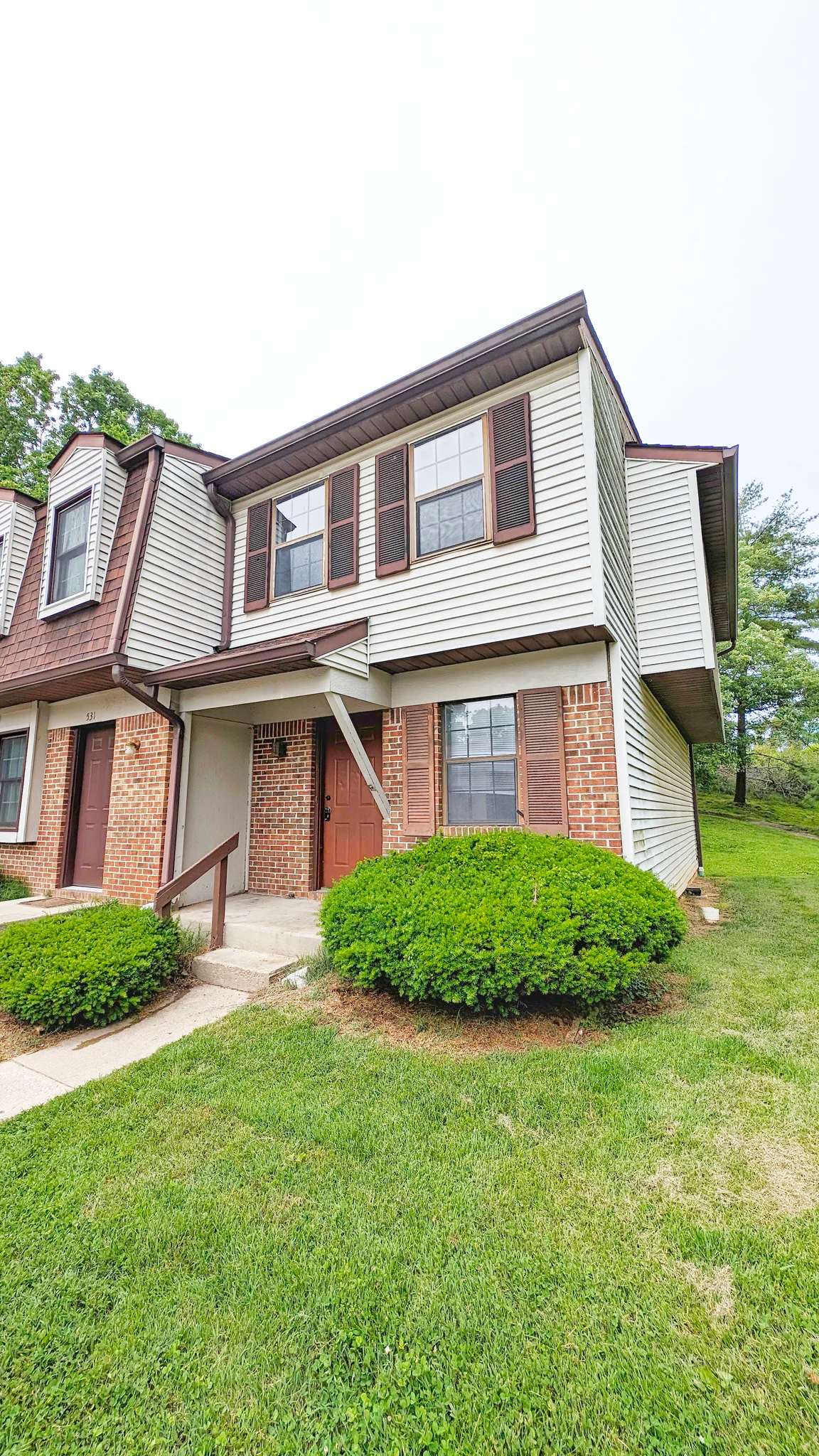 Bloomington Townhome: 577 E Graham Pl.