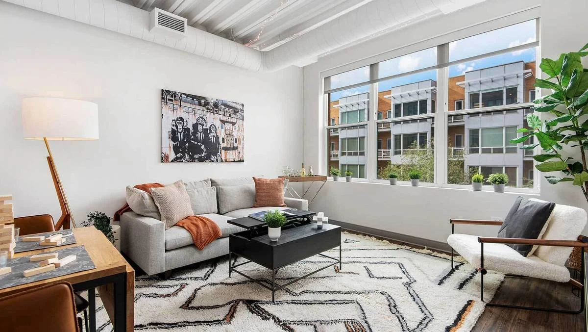 Chicago Condo: 975 W Dakin St