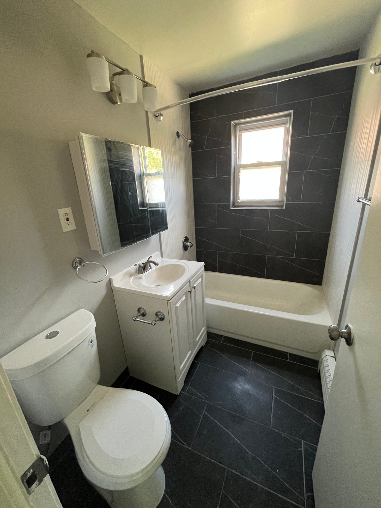 Hartford Apartment: 116 Sherbooke ave