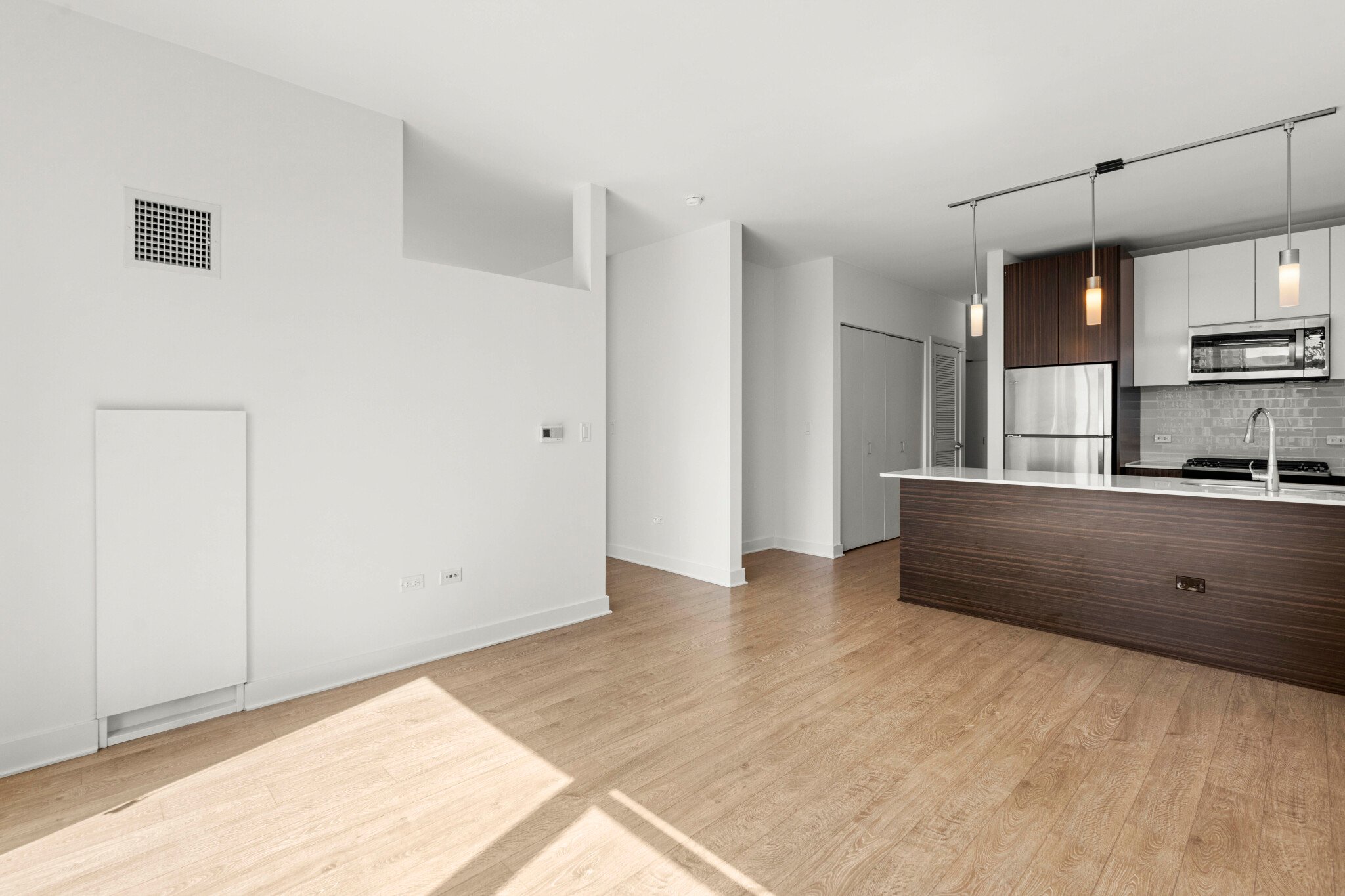 Chicago Condo: 203 N Garland Ave